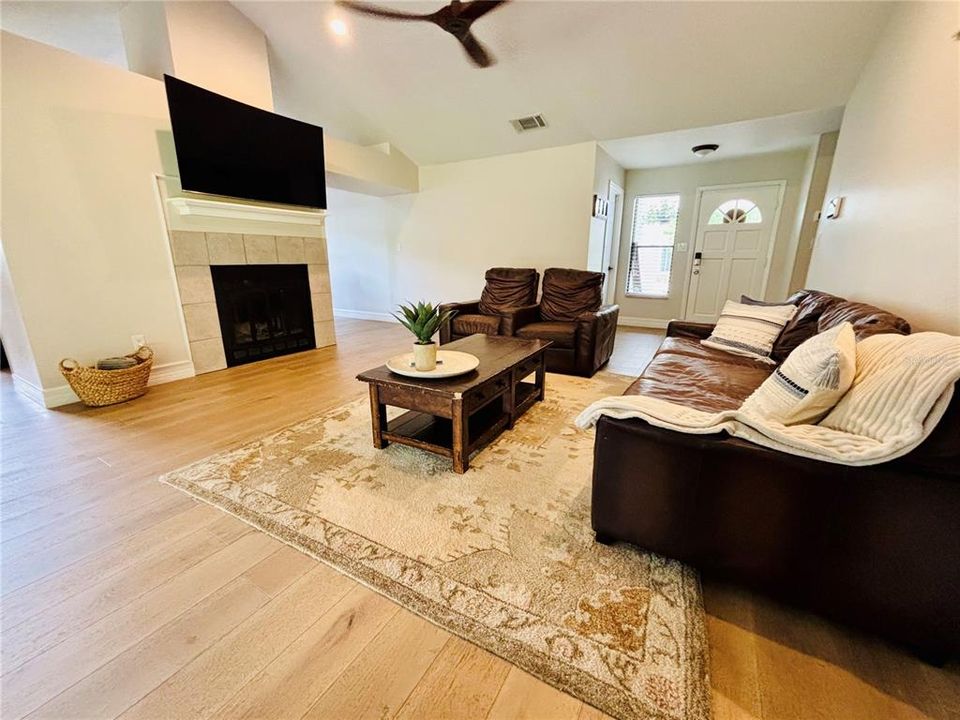 For Sale: $454,999 (4 beds, 2 baths, 1700 Square Feet)