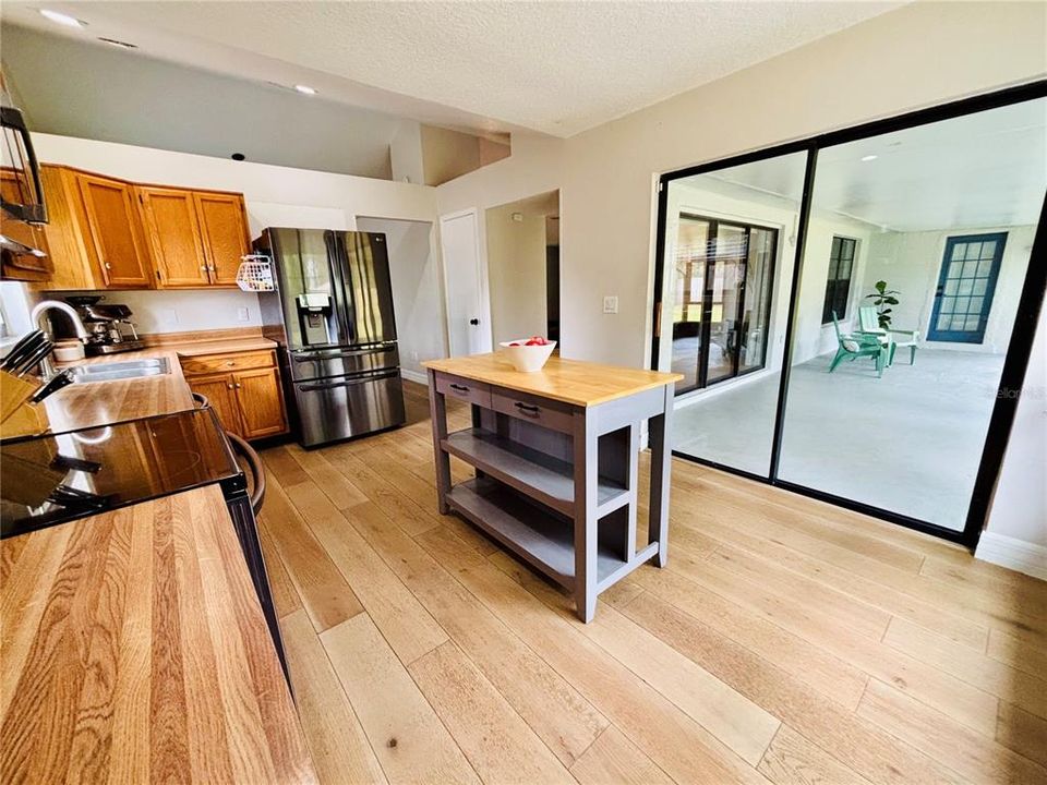 For Sale: $454,999 (4 beds, 2 baths, 1700 Square Feet)