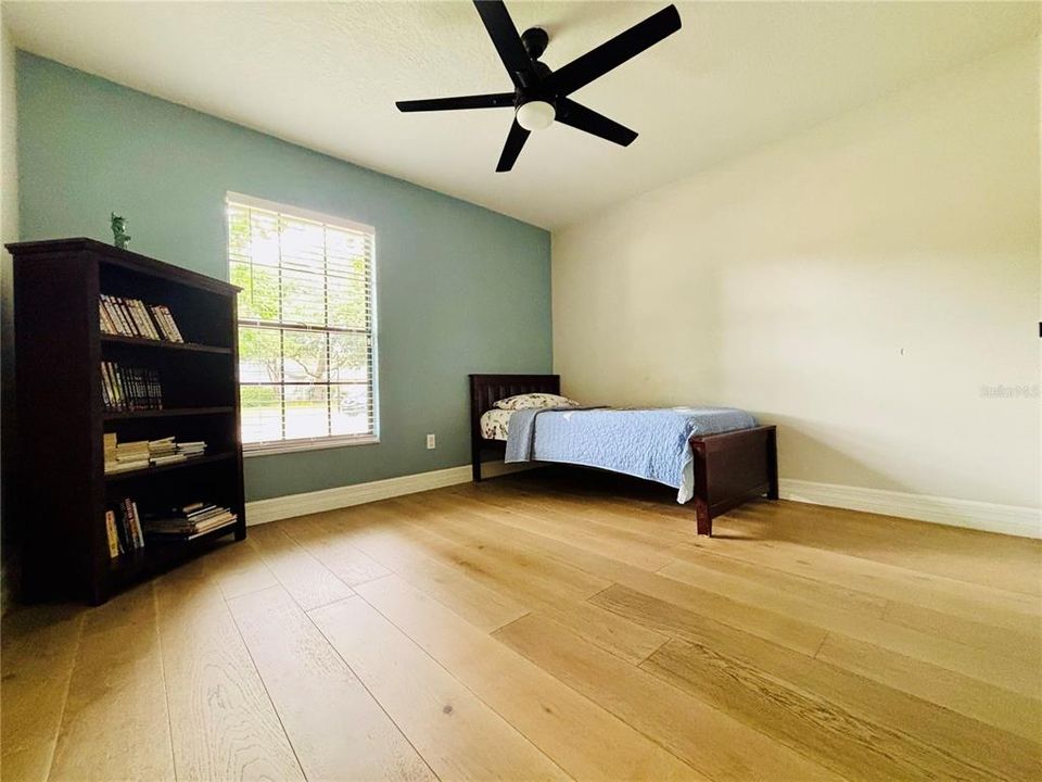For Sale: $454,999 (4 beds, 2 baths, 1700 Square Feet)