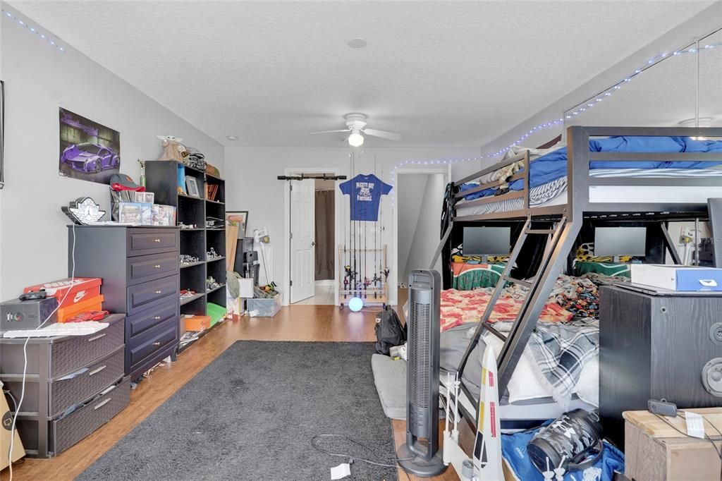 For Sale: $875,000 (5 beds, 4 baths, 2965 Square Feet)