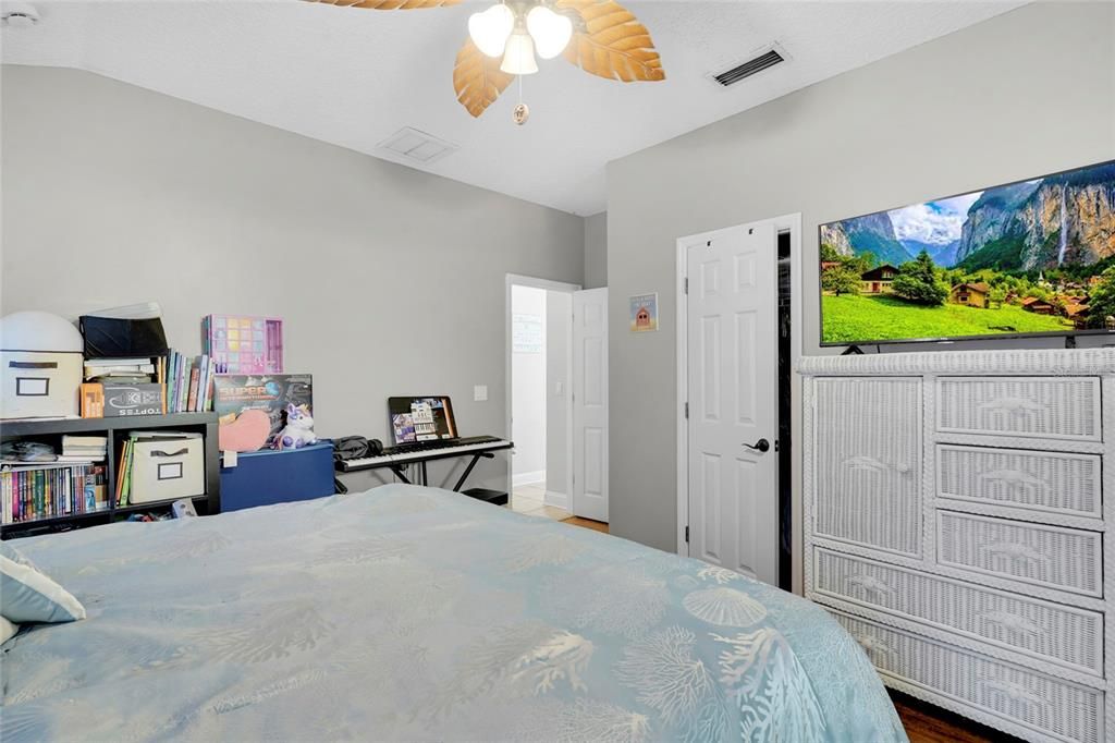 For Sale: $875,000 (5 beds, 4 baths, 2965 Square Feet)