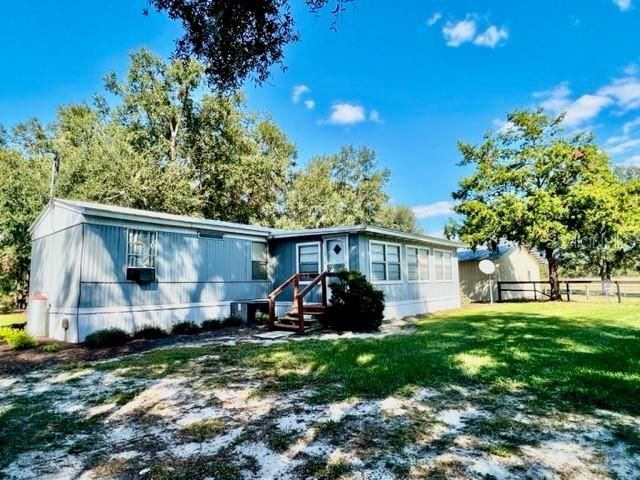 For Sale: $285,000 (2 beds, 1 baths, 956 Square Feet)