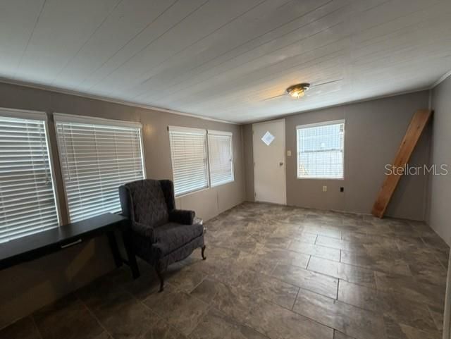For Sale: $285,000 (2 beds, 1 baths, 956 Square Feet)