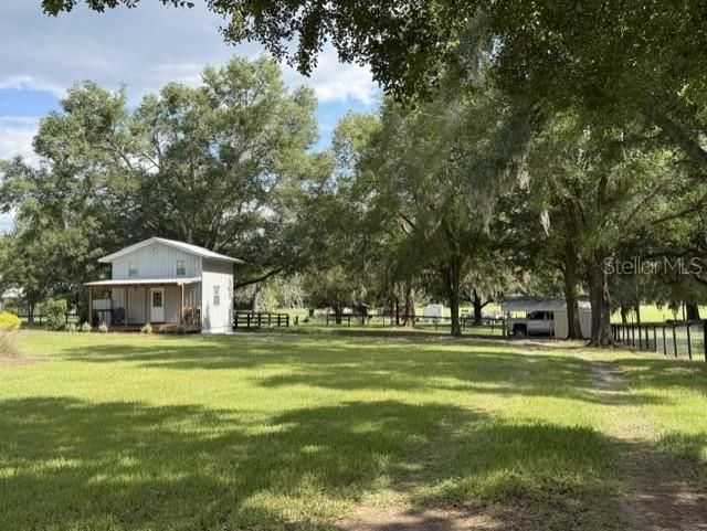 For Sale: $285,000 (2 beds, 1 baths, 956 Square Feet)