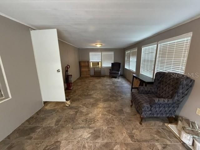 For Sale: $285,000 (2 beds, 1 baths, 956 Square Feet)