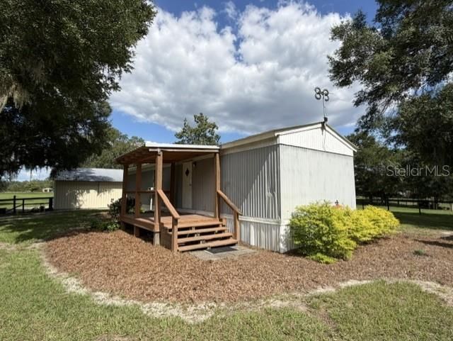 For Sale: $285,000 (2 beds, 1 baths, 956 Square Feet)