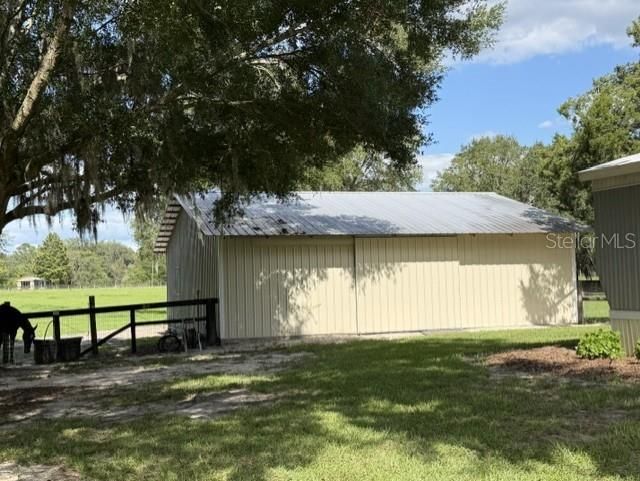 For Sale: $285,000 (2 beds, 1 baths, 956 Square Feet)