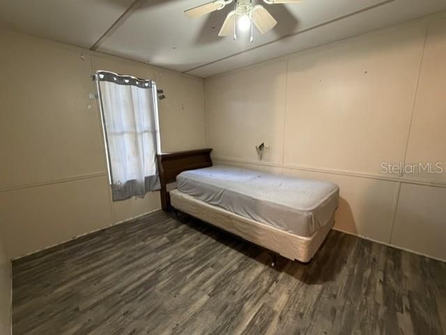 For Sale: $285,000 (2 beds, 1 baths, 956 Square Feet)