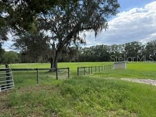 For Sale: $285,000 (2 beds, 1 baths, 956 Square Feet)