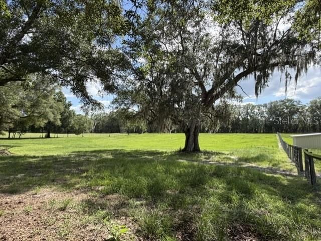 For Sale: $285,000 (2 beds, 1 baths, 956 Square Feet)