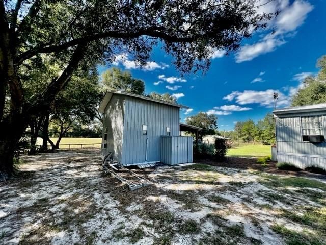 For Sale: $285,000 (2 beds, 1 baths, 956 Square Feet)