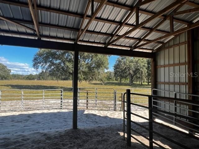 For Sale: $285,000 (2 beds, 1 baths, 956 Square Feet)