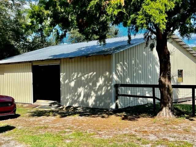 For Sale: $285,000 (2 beds, 1 baths, 956 Square Feet)