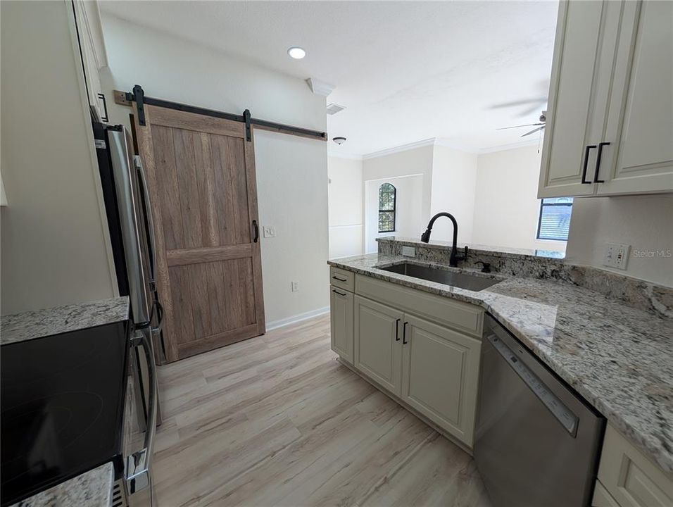 For Rent: $2,500 (2 beds, 2 baths, 1034 Square Feet)