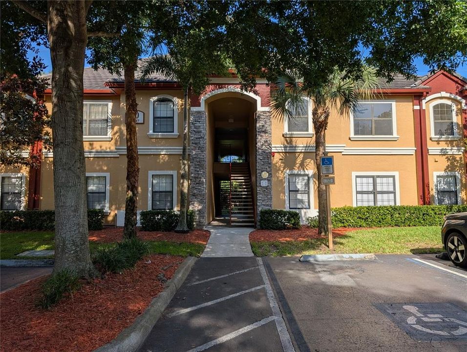 For Rent: $2,500 (2 beds, 2 baths, 1034 Square Feet)