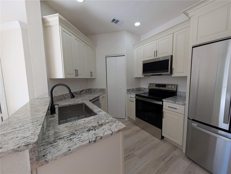 For Rent: $2,500 (2 beds, 2 baths, 1034 Square Feet)
