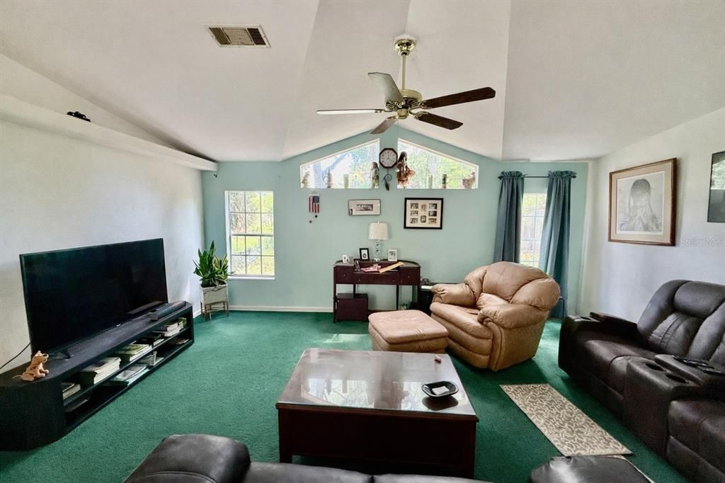 En Venta: $169,900 (3 camas, 2 baños, 1965 Pies cuadrados)