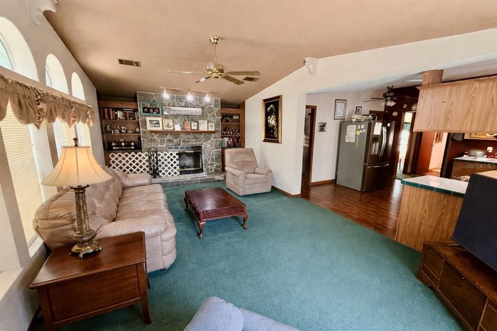 En Venta: $169,900 (3 camas, 2 baños, 1965 Pies cuadrados)