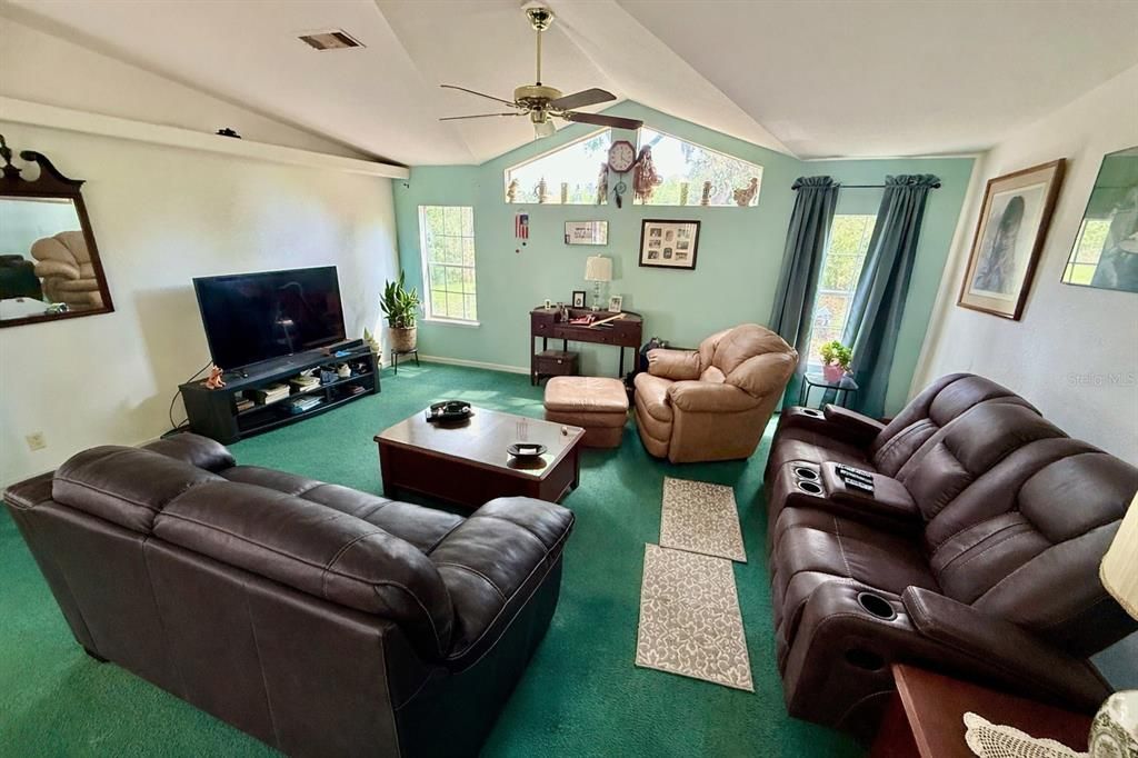 En Venta: $169,900 (3 camas, 2 baños, 1965 Pies cuadrados)