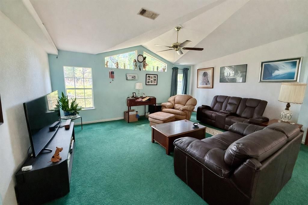 En Venta: $169,900 (3 camas, 2 baños, 1965 Pies cuadrados)