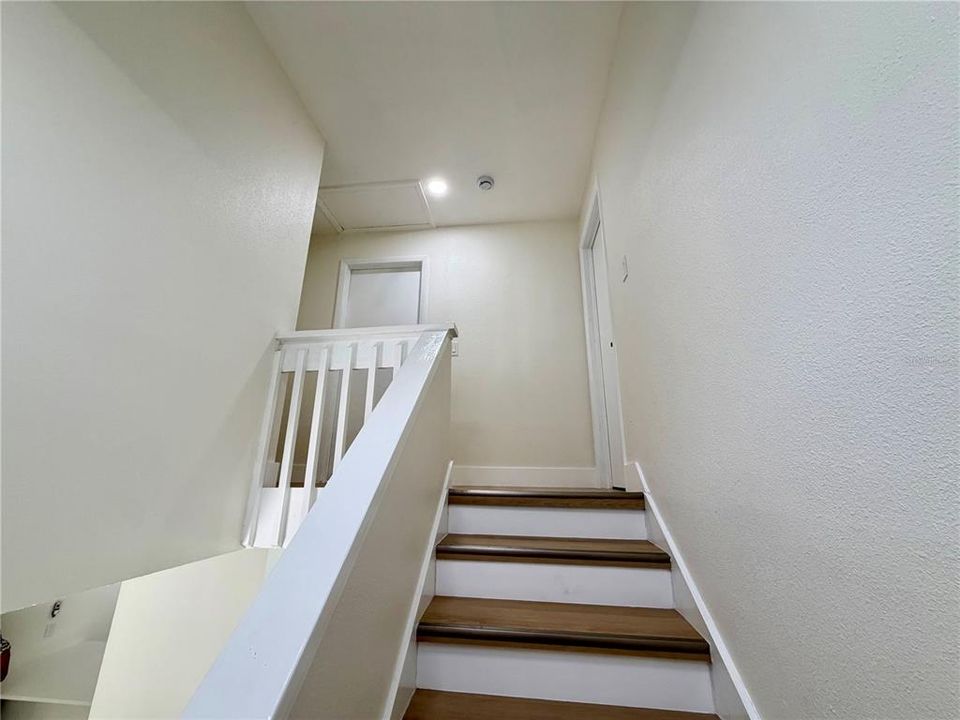 For Sale: $155,000 (2 beds, 1 baths, 996 Square Feet)