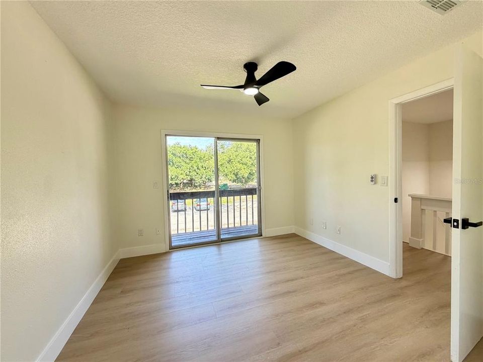 For Sale: $155,000 (2 beds, 1 baths, 996 Square Feet)