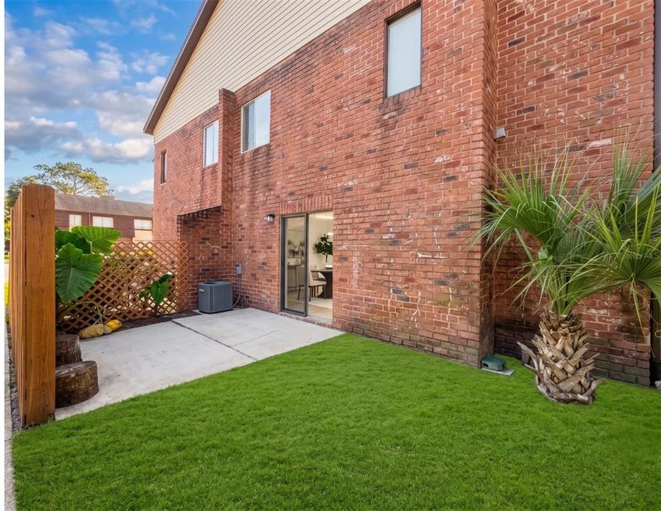 For Sale: $155,000 (2 beds, 1 baths, 996 Square Feet)