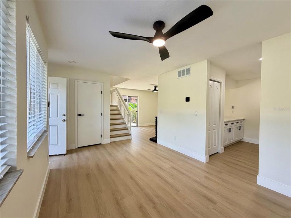 For Sale: $155,000 (2 beds, 1 baths, 996 Square Feet)