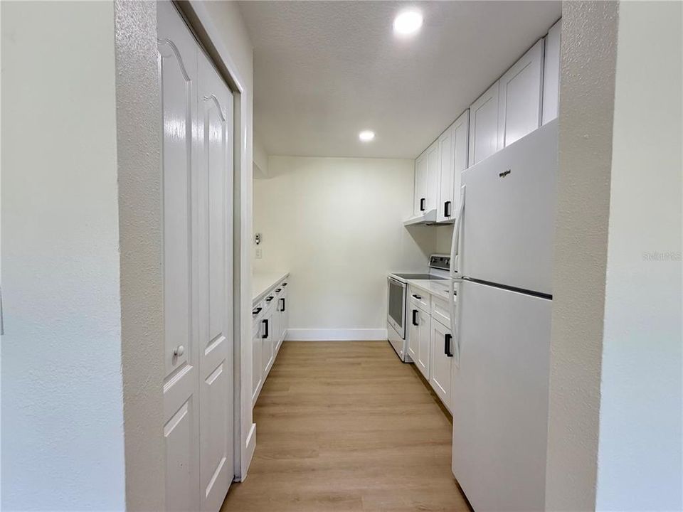 For Sale: $155,000 (2 beds, 1 baths, 996 Square Feet)