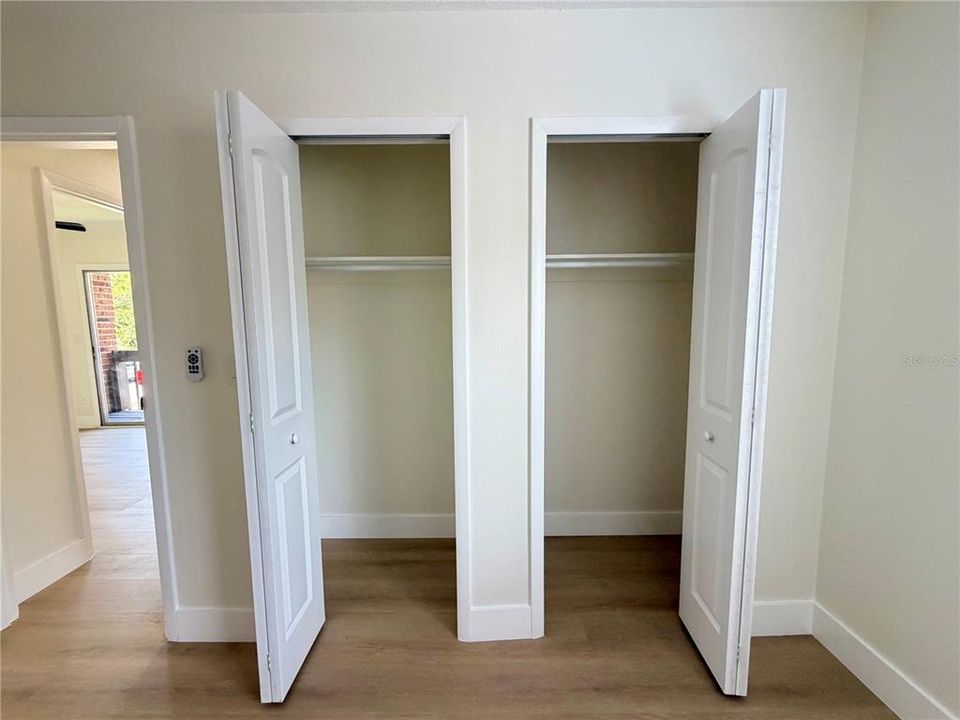 For Sale: $155,000 (2 beds, 1 baths, 996 Square Feet)