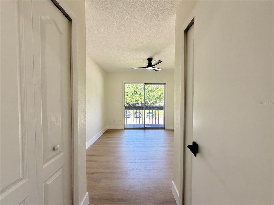 For Sale: $155,000 (2 beds, 1 baths, 996 Square Feet)