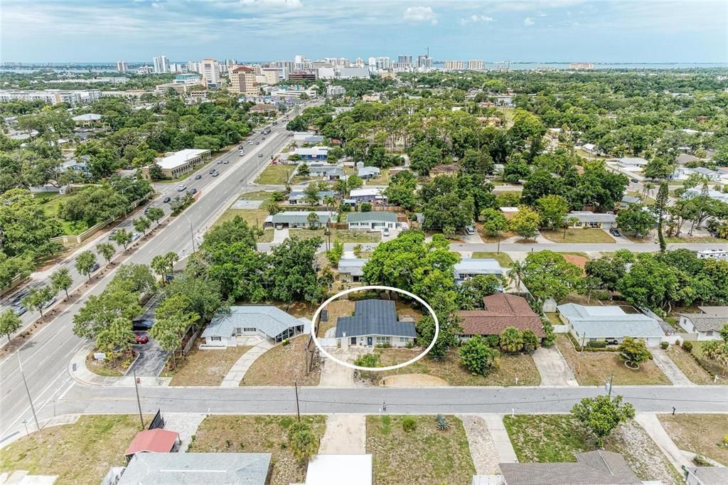 En Venta: $465,000 (4 camas, 3 baños, 1694 Pies cuadrados)