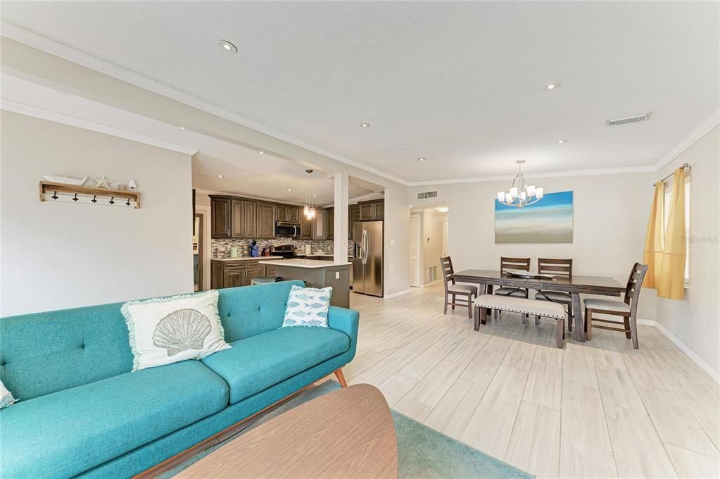 En Venta: $465,000 (4 camas, 3 baños, 1694 Pies cuadrados)