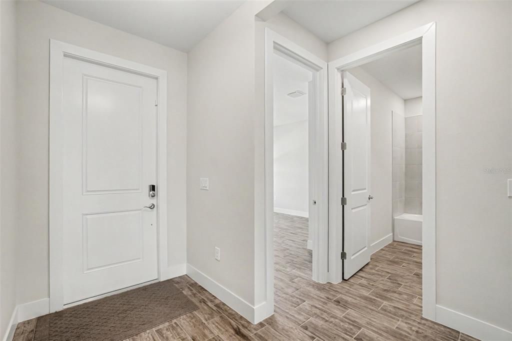 For Sale: $559,000 (2 beds, 2 baths, 1985 Square Feet)