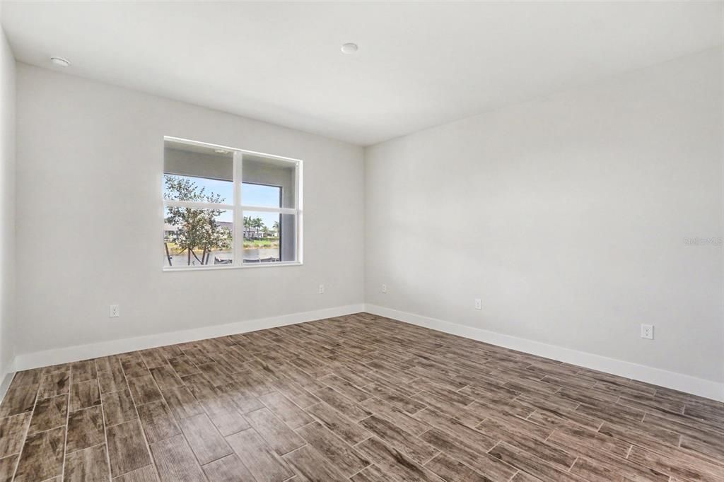 For Sale: $559,000 (2 beds, 2 baths, 1985 Square Feet)