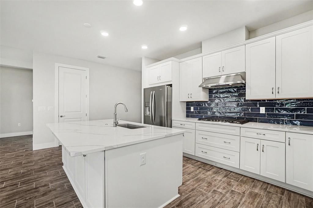 For Sale: $559,000 (2 beds, 2 baths, 1985 Square Feet)