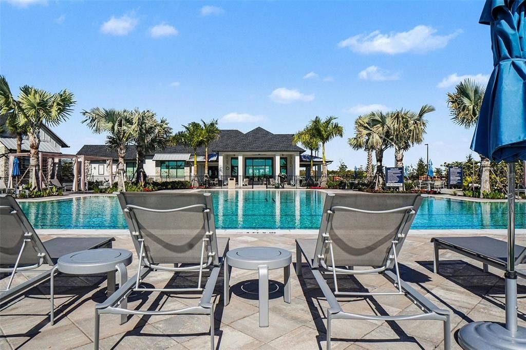 For Sale: $559,000 (2 beds, 2 baths, 1985 Square Feet)