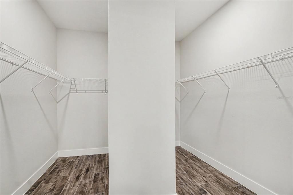 For Sale: $559,000 (2 beds, 2 baths, 1985 Square Feet)