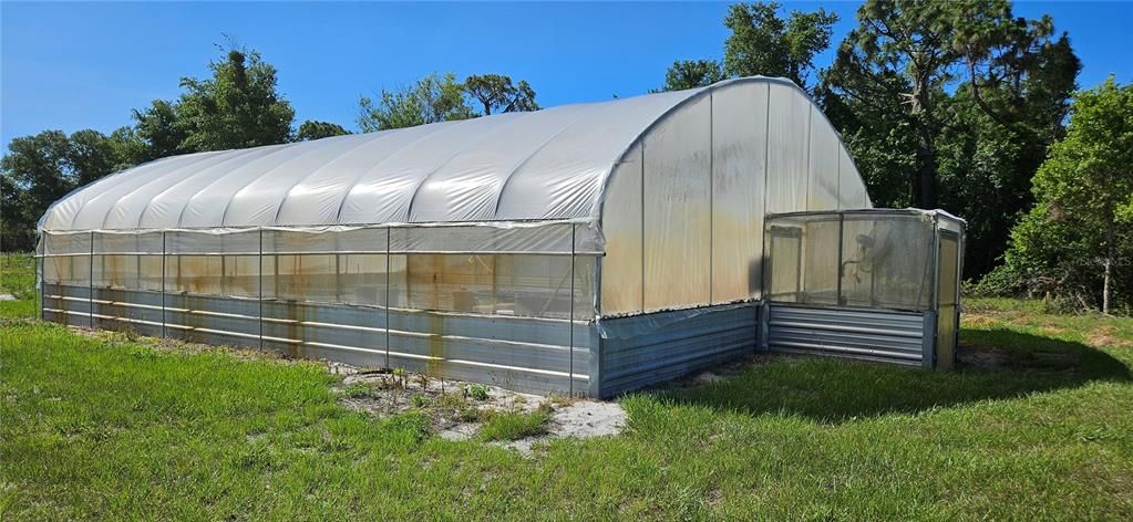 На продажу: $2,900,000 (18.00 acres)