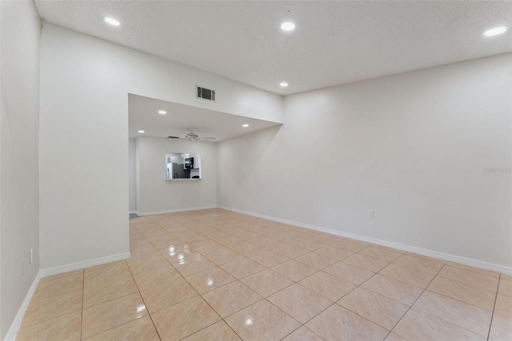 En Venta: $179,999 (2 camas, 2 baños, 1074 Pies cuadrados)