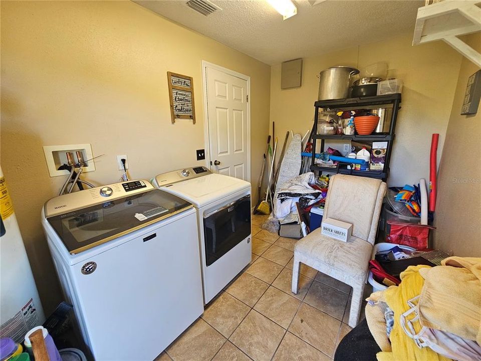 For Sale: $185,000 (3 beds, 1 baths, 1404 Square Feet)