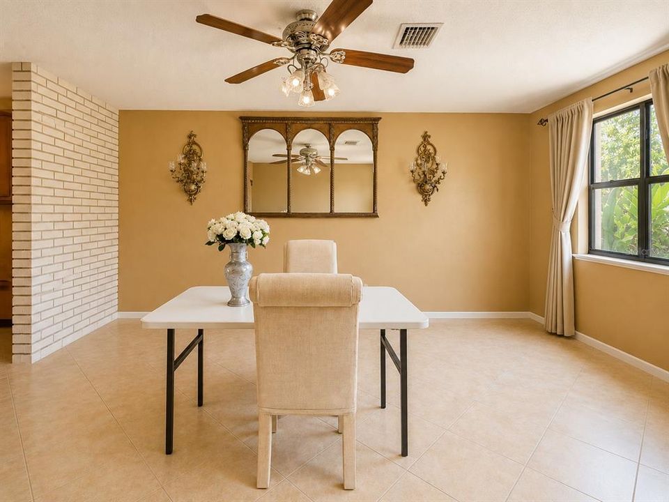For Sale: $185,000 (3 beds, 1 baths, 1404 Square Feet)