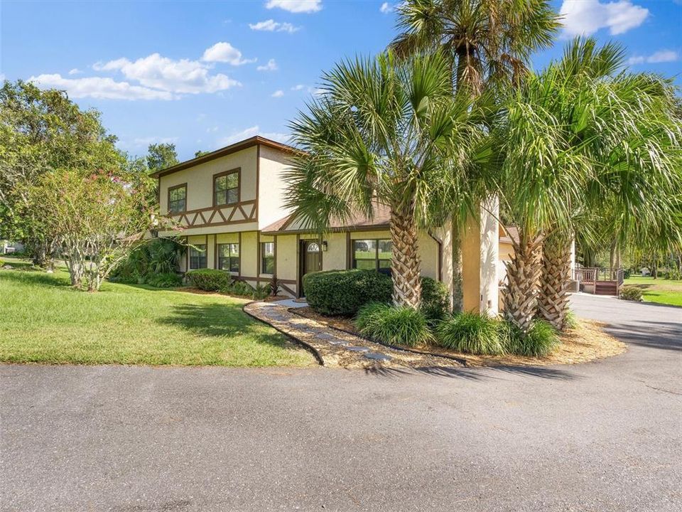 For Rent: $2,200 (3 beds, 2 baths, 1800 Square Feet)