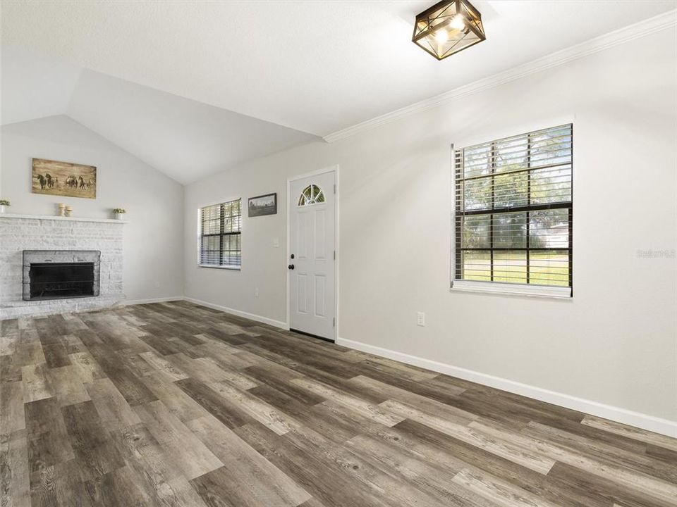 For Rent: $2,200 (3 beds, 2 baths, 1800 Square Feet)