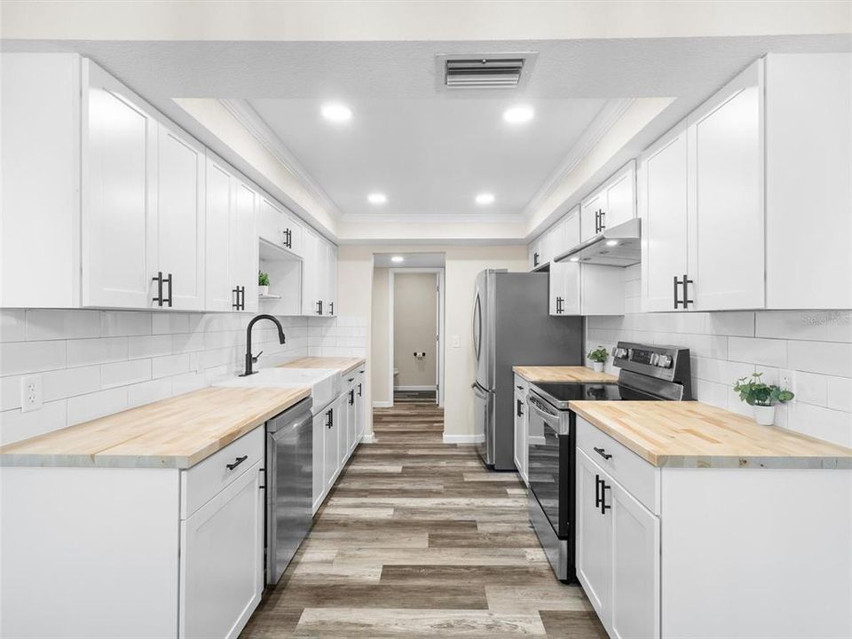 For Rent: $2,200 (3 beds, 2 baths, 1800 Square Feet)