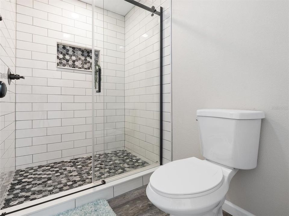 For Rent: $2,200 (3 beds, 2 baths, 1800 Square Feet)