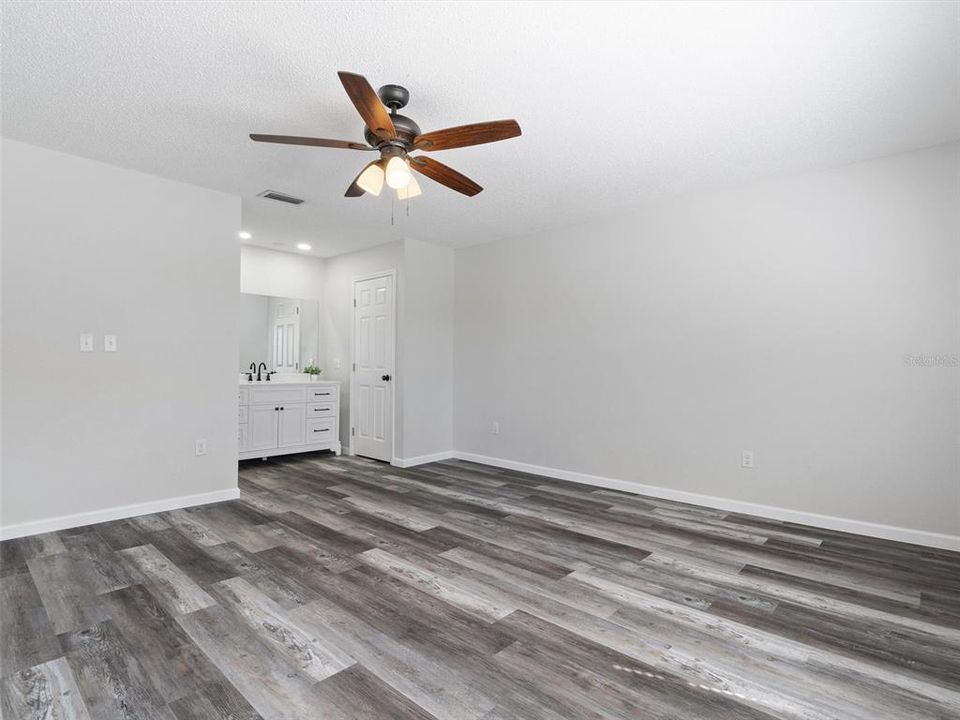 For Rent: $2,200 (3 beds, 2 baths, 1800 Square Feet)
