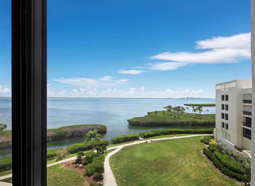 For Sale: $724,000 (2 beds, 2 baths, 1442 Square Feet)