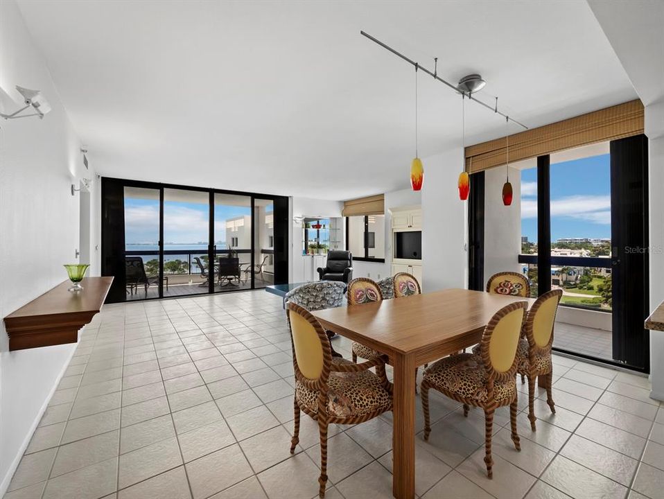 For Sale: $724,000 (2 beds, 2 baths, 1442 Square Feet)