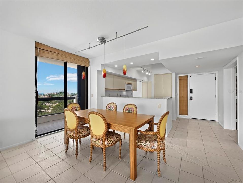 For Sale: $724,000 (2 beds, 2 baths, 1442 Square Feet)